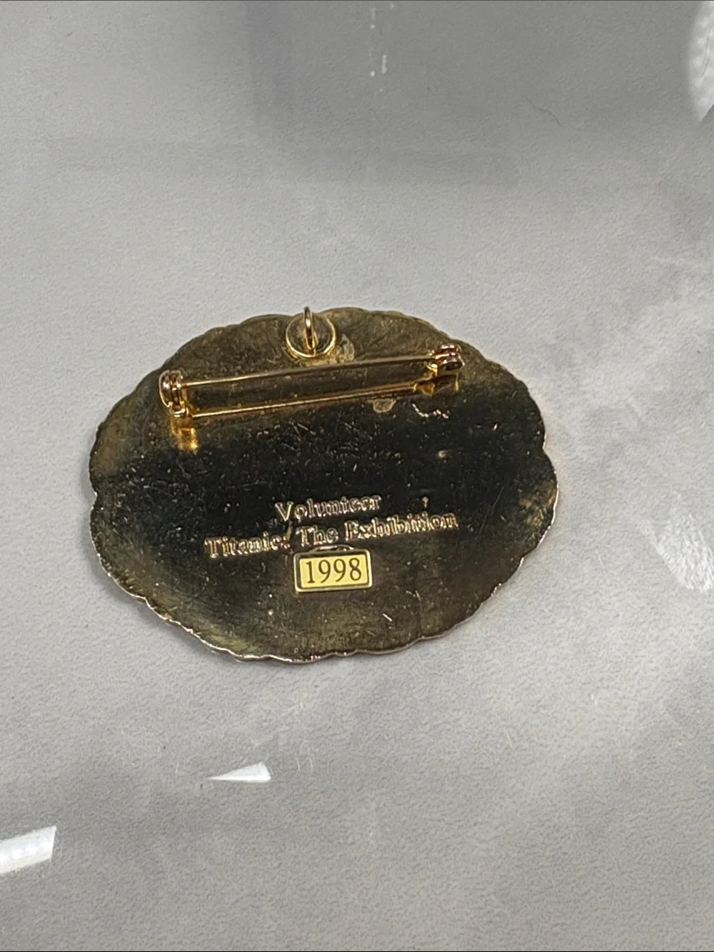 1998 Titanic Exhibition Volunteer Medallion Pin Enamel RMS Titanic Collectible